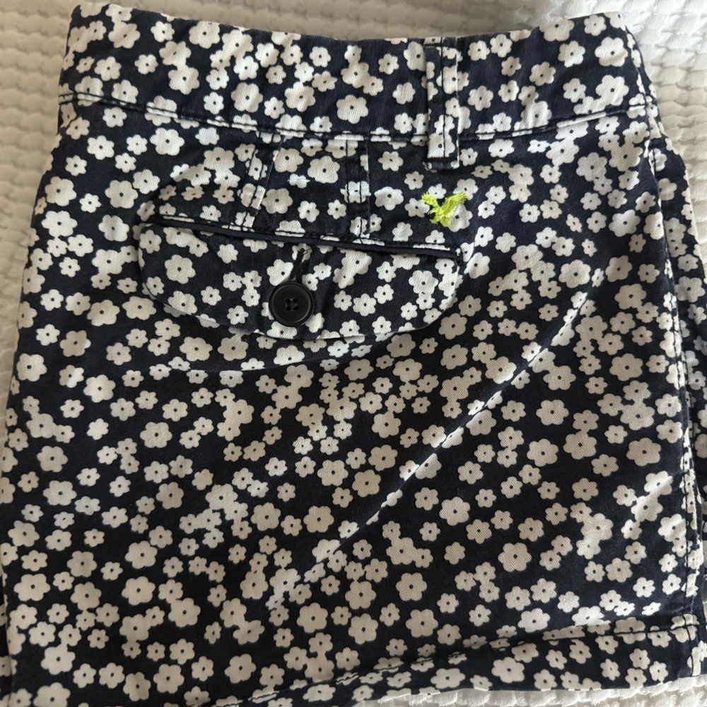 American Eagle Floral Print Shorts - Picture 2 of 3
